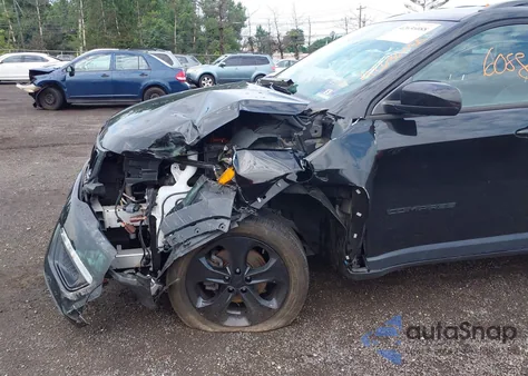2019 Jeep Compass Altitude 4X4 z USA, uszkodzony, nr VIN 3C4NJDBB9KT723909